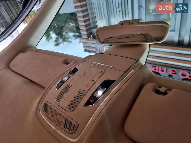 Седан Audi A8 2014 в Києві