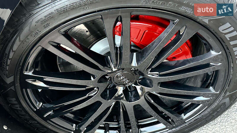 Седан Audi A8 2013 в Днепре