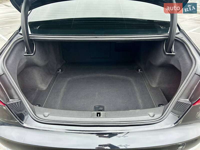 Седан Audi A8 2014 в Киеве