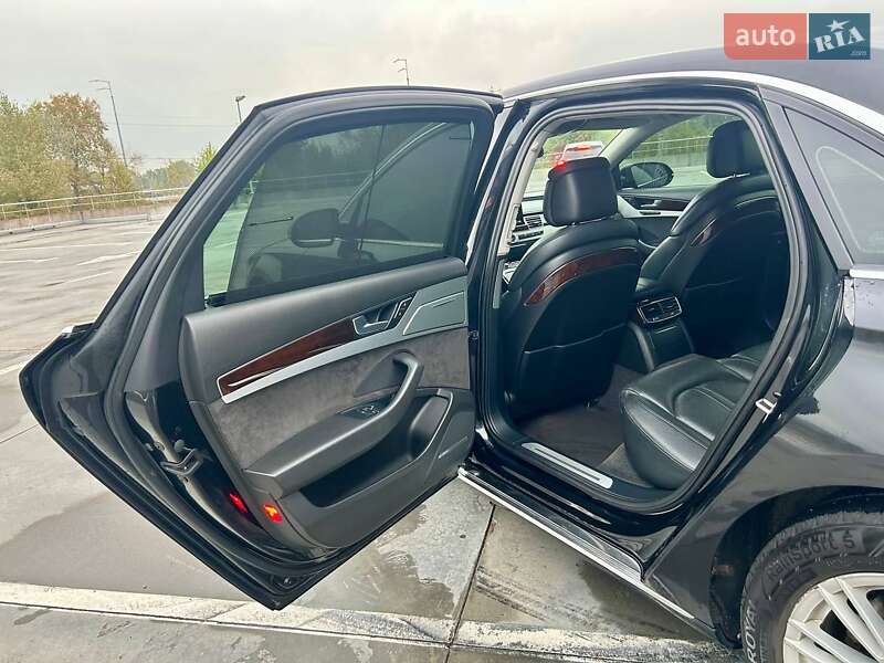 Седан Audi A8 2014 в Киеве