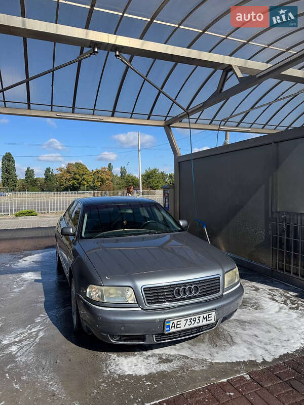 Седан Audi A8 1999 в Днепре
