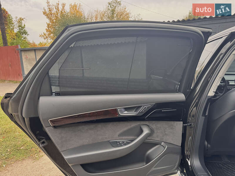 Седан Audi A8 2017 в Харкові