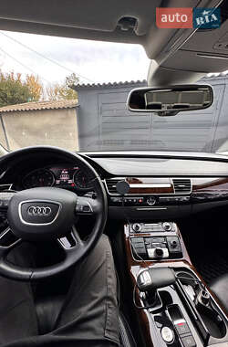 Седан Audi A8 2017 в 