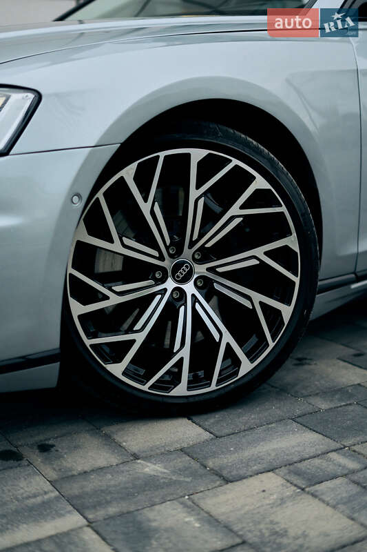 Седан Audi A8 2019 в Ровно