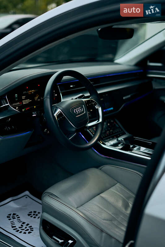 Седан Audi A8 2019 в Ровно
