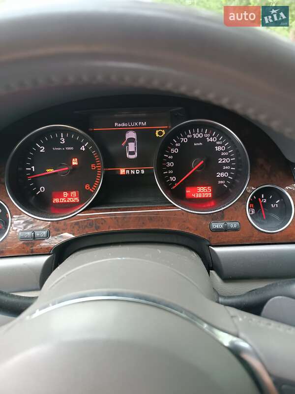 Седан Audi A8 2003 в Буче
