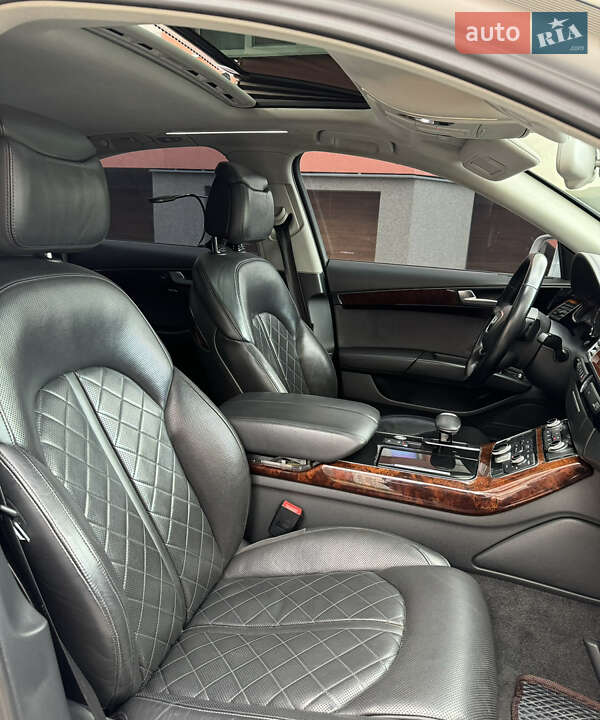 Седан Audi A8 2012 в Вараші