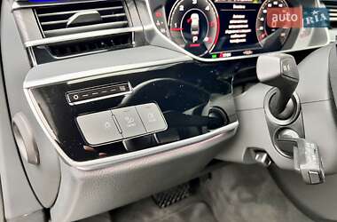 Седан Audi A8 2023 в 
