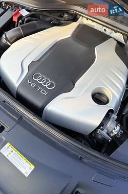 Седан Audi A8 2012 в 