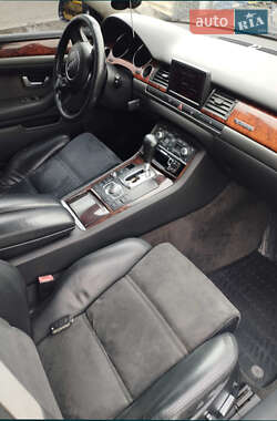 Седан Audi A8 2004 в 