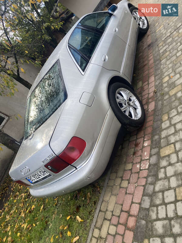 Седан Audi A8 2001 в Львові