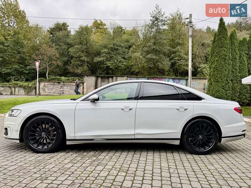 Седан Audi A8 2018 в Львове