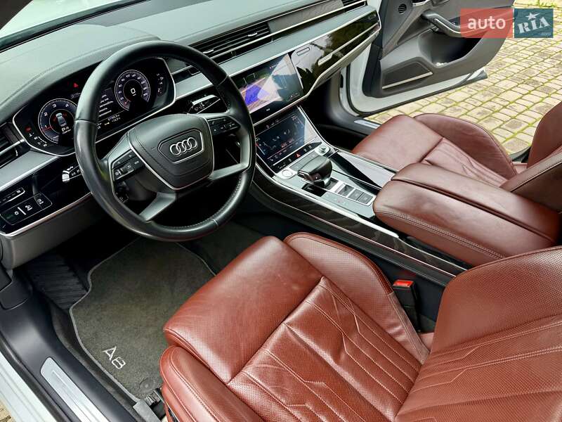 Седан Audi A8 2018 в Львове