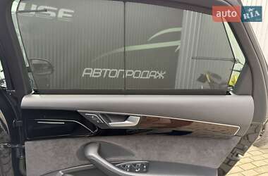 Седан Audi A8 2017 в 