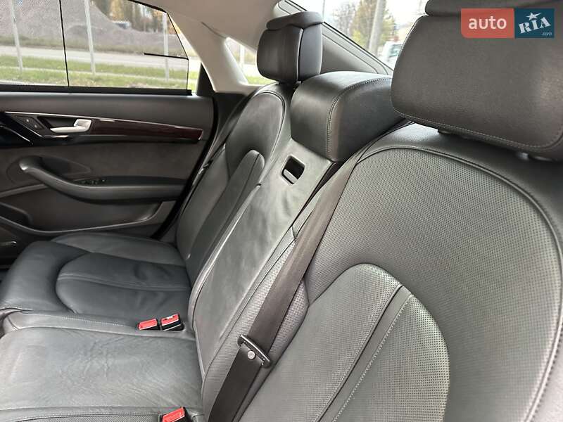 Седан Audi A8 2013 в Киеве