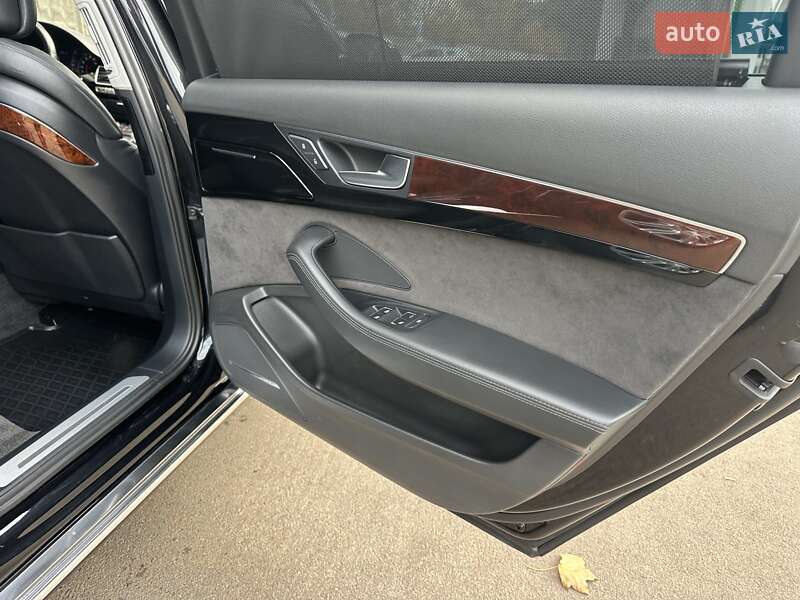 Седан Audi A8 2013 в Киеве