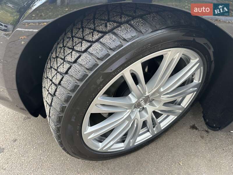 Седан Audi A8 2013 в Киеве