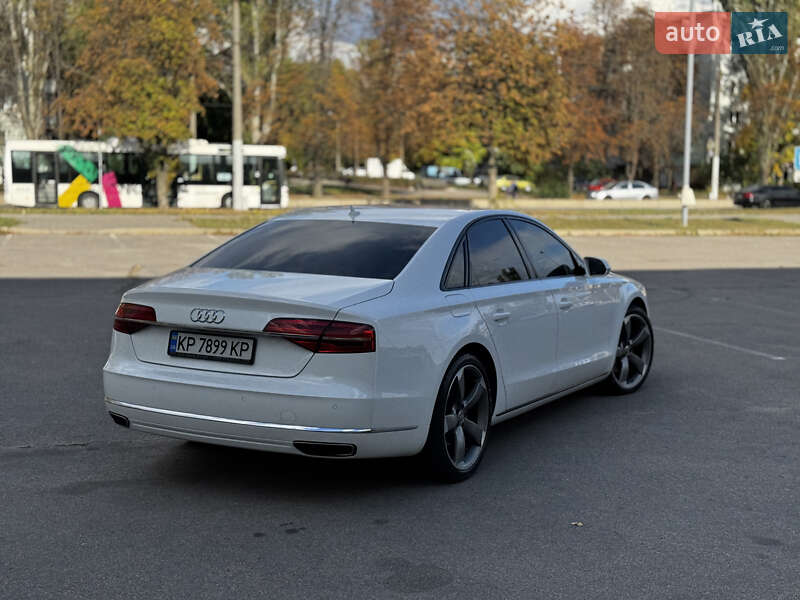 Седан Audi A8 2014 в Запорожье