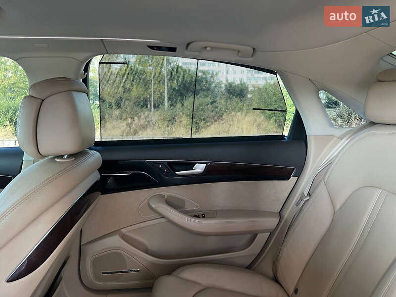 Седан Audi A8 2013 в Харькове