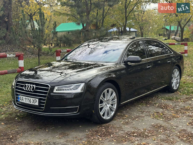 Седан Audi A8 2017 в 