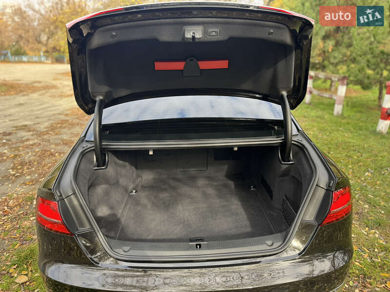 Седан Audi A8 2017 в Харькове