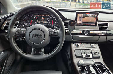Седан Audi A8 2017 в 