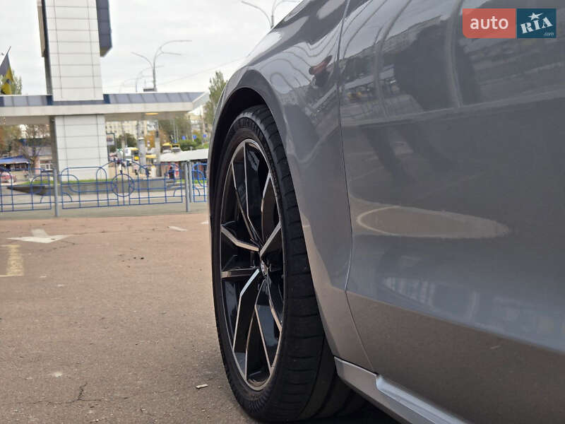 Седан Audi A8 2017 в Киеве