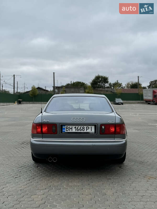 Седан Audi A8 1994 в Одессе