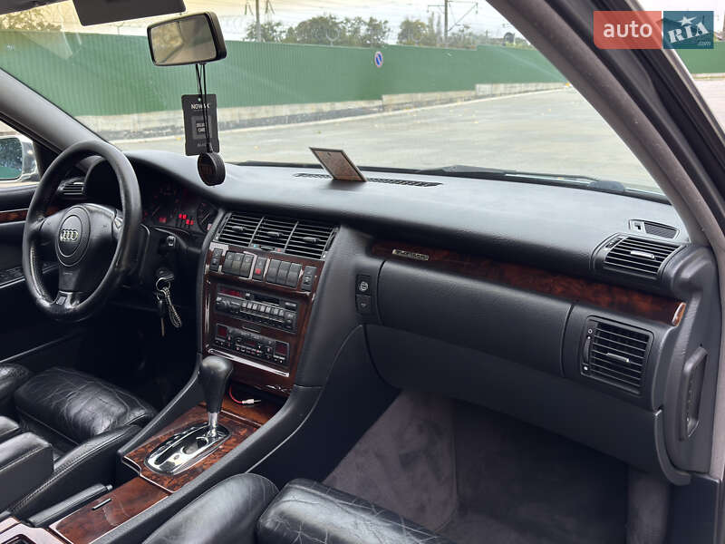 Седан Audi A8 1994 в Одессе