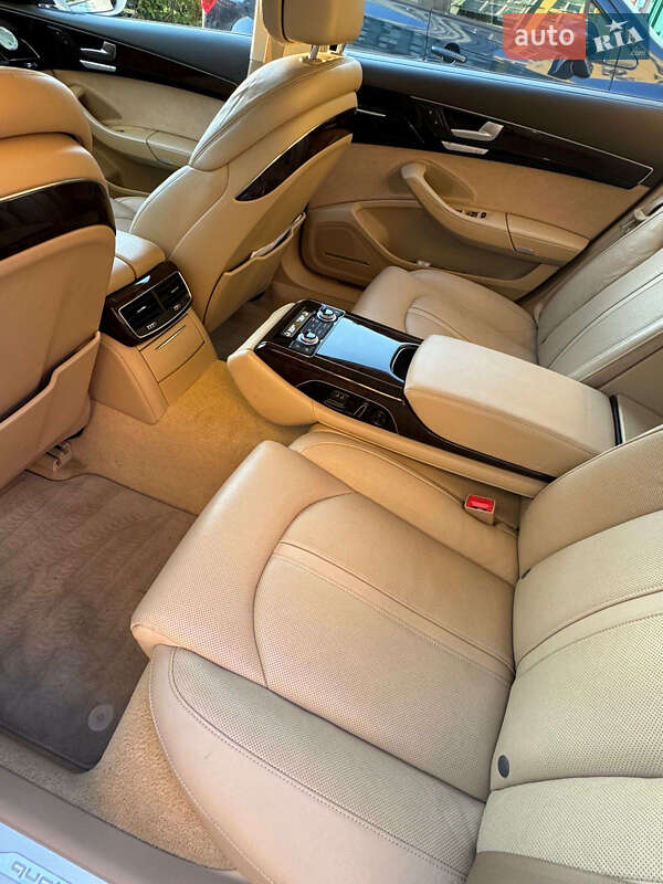 Седан Audi A8 2016 в Києві