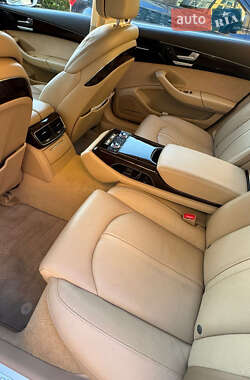 Седан Audi A8 2016 в 