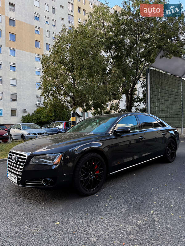 Седан Audi A8 2014 в Мукачево