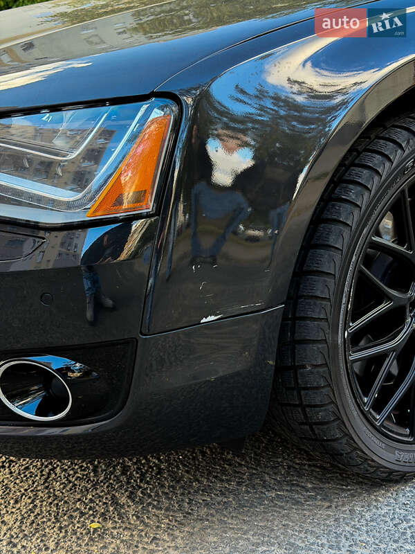 Седан Audi A8 2014 в Мукачево