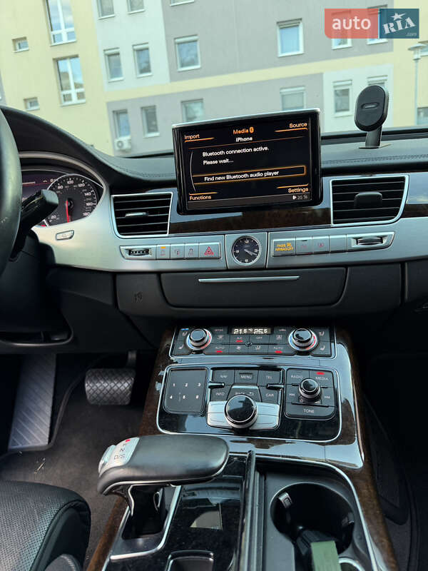 Седан Audi A8 2014 в Мукачево