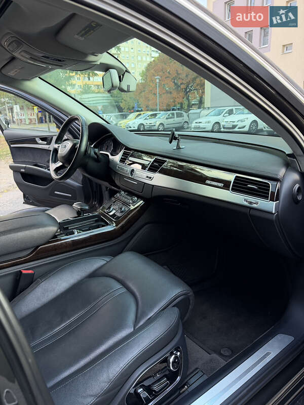 Седан Audi A8 2014 в Мукачево