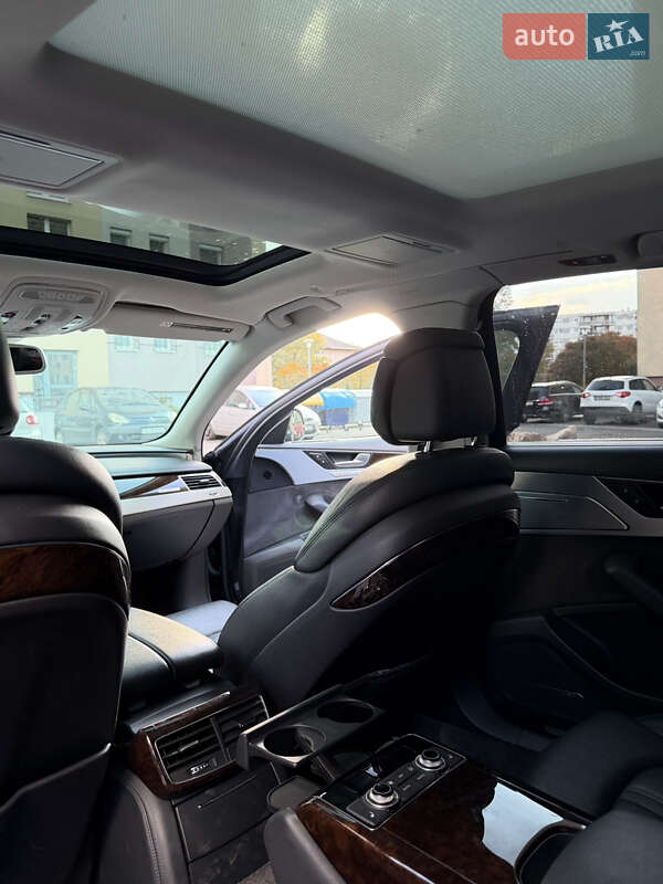 Седан Audi A8 2014 в Мукачево