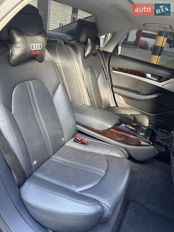 Седан Audi A8 2014 в Мукачево