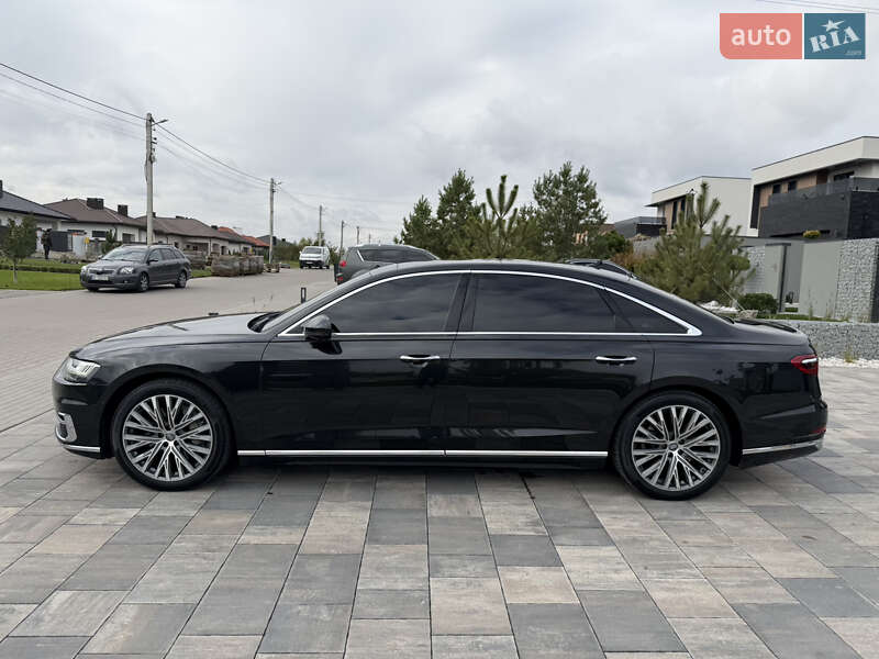 Седан Audi A8 2018 в Ровно