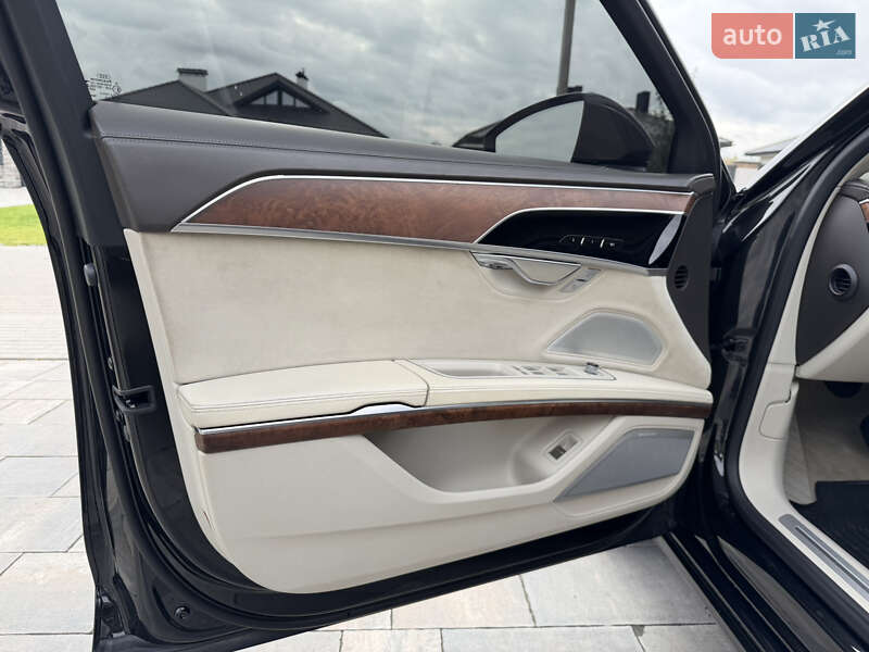 Седан Audi A8 2018 в Ровно
