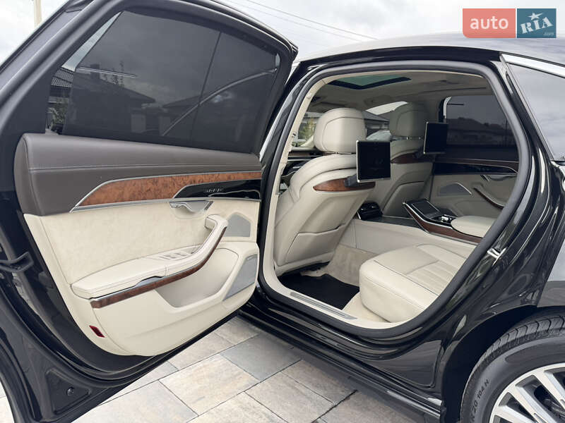 Седан Audi A8 2018 в Ровно