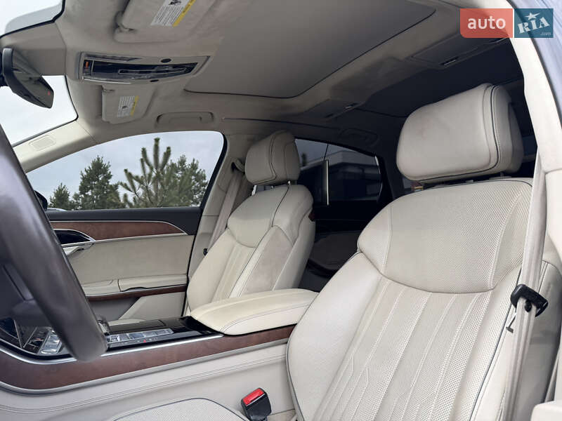 Седан Audi A8 2018 в Ровно