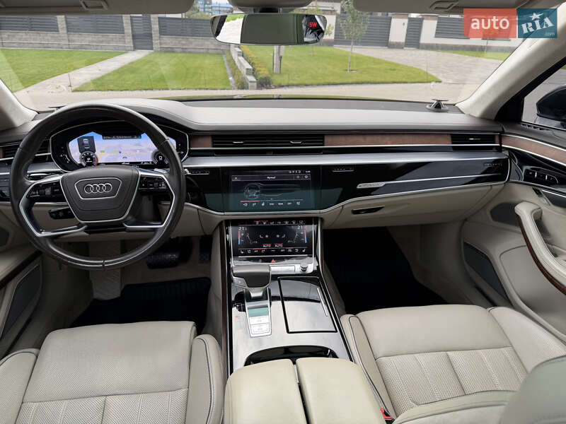 Седан Audi A8 2018 в Ровно