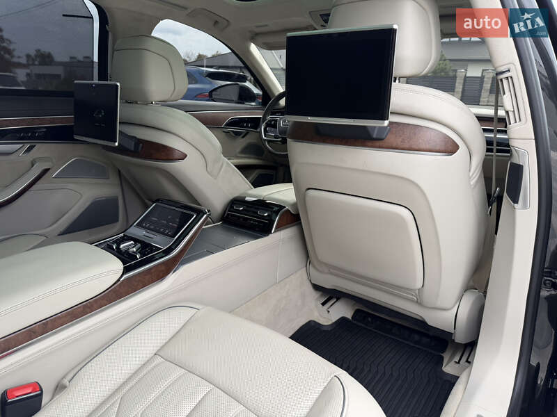 Седан Audi A8 2018 в Ровно