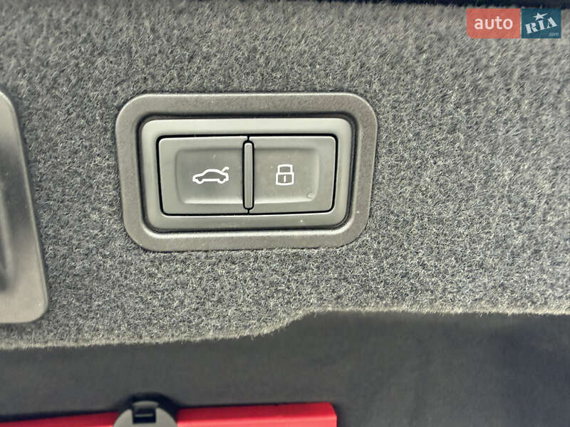 Седан Audi A8 2018 в Ровно