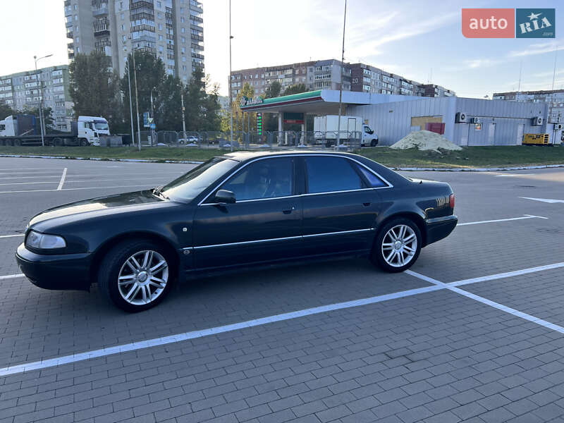 Седан Audi A8 1995 в Києві