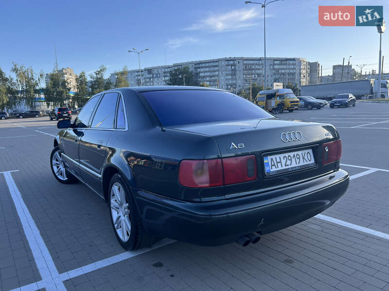 Седан Audi A8 1995 в Києві