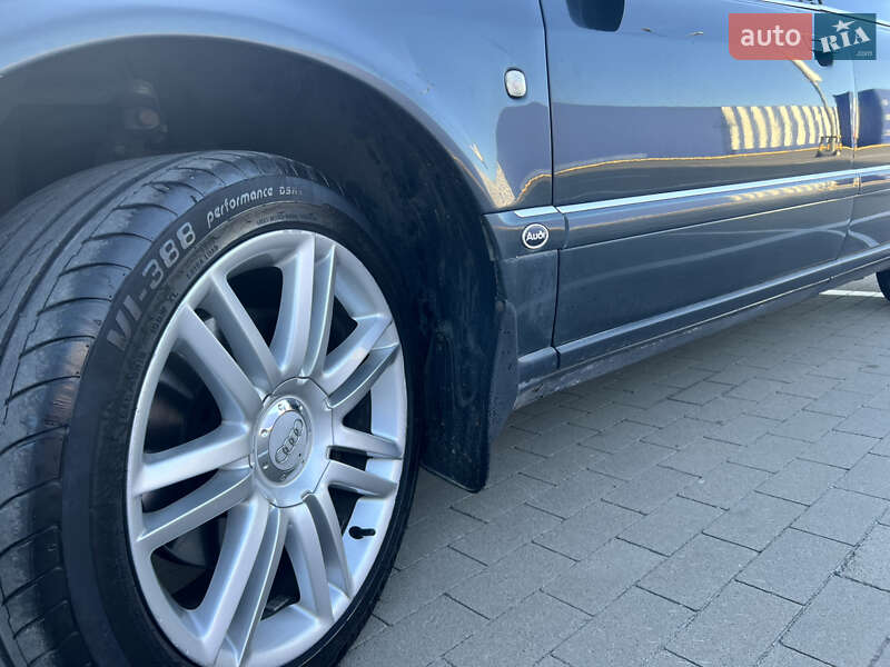 Седан Audi A8 1995 в Києві