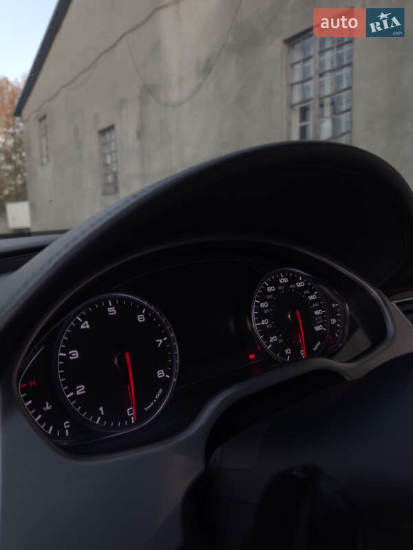 Седан Audi A8 2012 в Черновцах