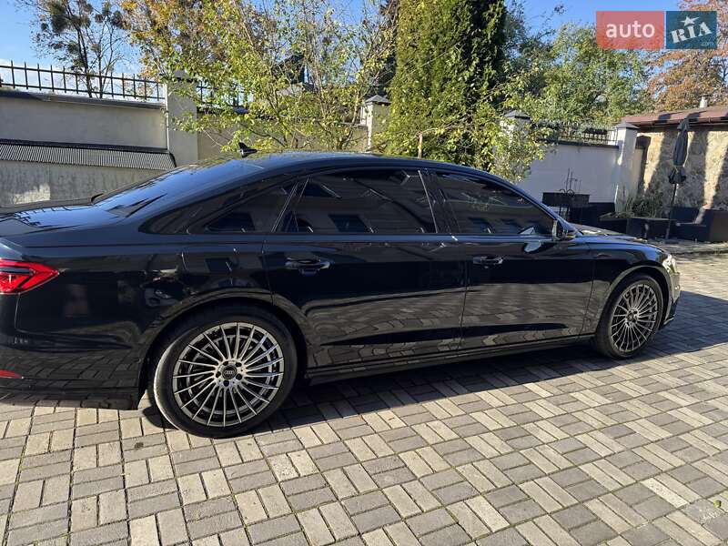 Седан Audi A8 2021 в Львове