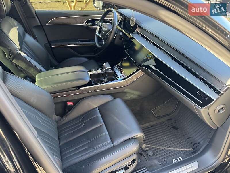 Седан Audi A8 2021 в Львове